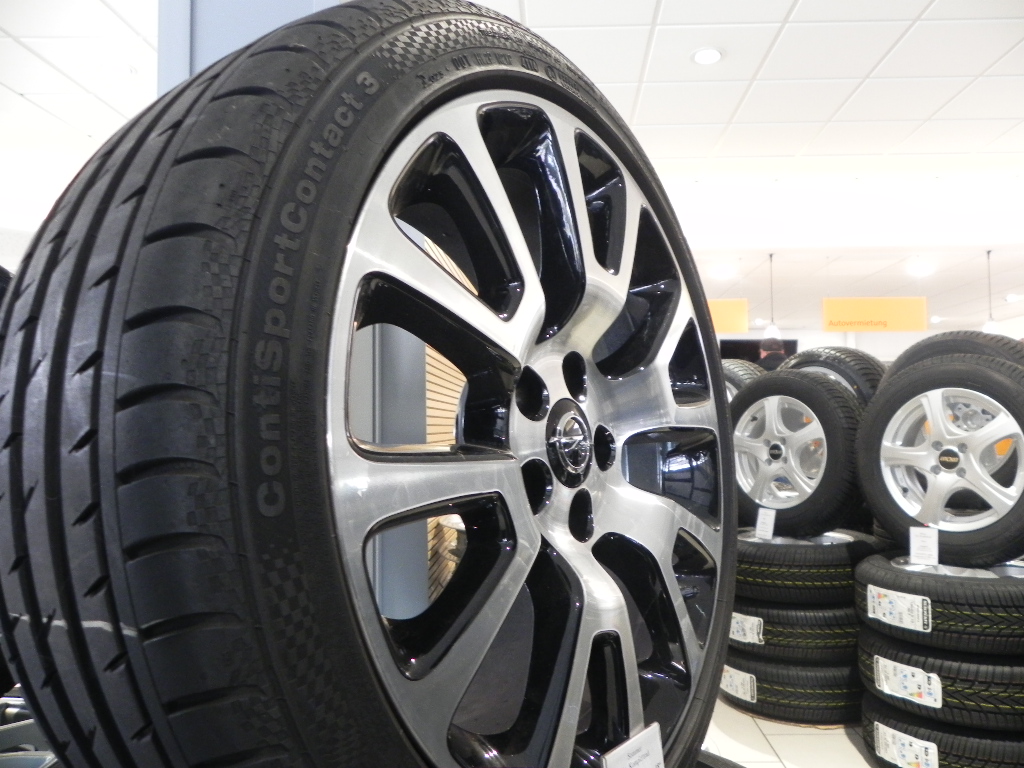 Winterreifen im Autohaus Thiede. Gummi schützt - jetzt wechseln