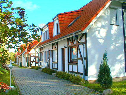 Ferienwohnungen günstig mieten und buchen an der Ostsee auf der Insel Rügen in Gustow mit Autohaus Thiede
