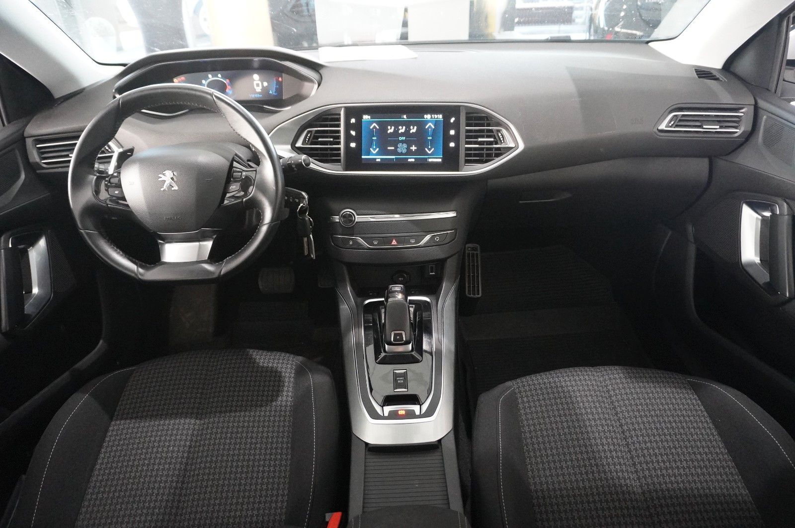 Fahrzeugabbildung Peugeot 308 SW 1.5D ACTIVE PACK NAVI/LED/VIRTU./SHZ/DAB+