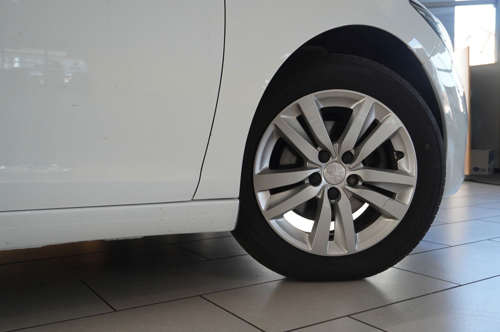 Fahrzeugabbildung Peugeot 308 SW 1.5D ACTIVE PACK NAVI/LED/VIRTU./SHZ/DAB+