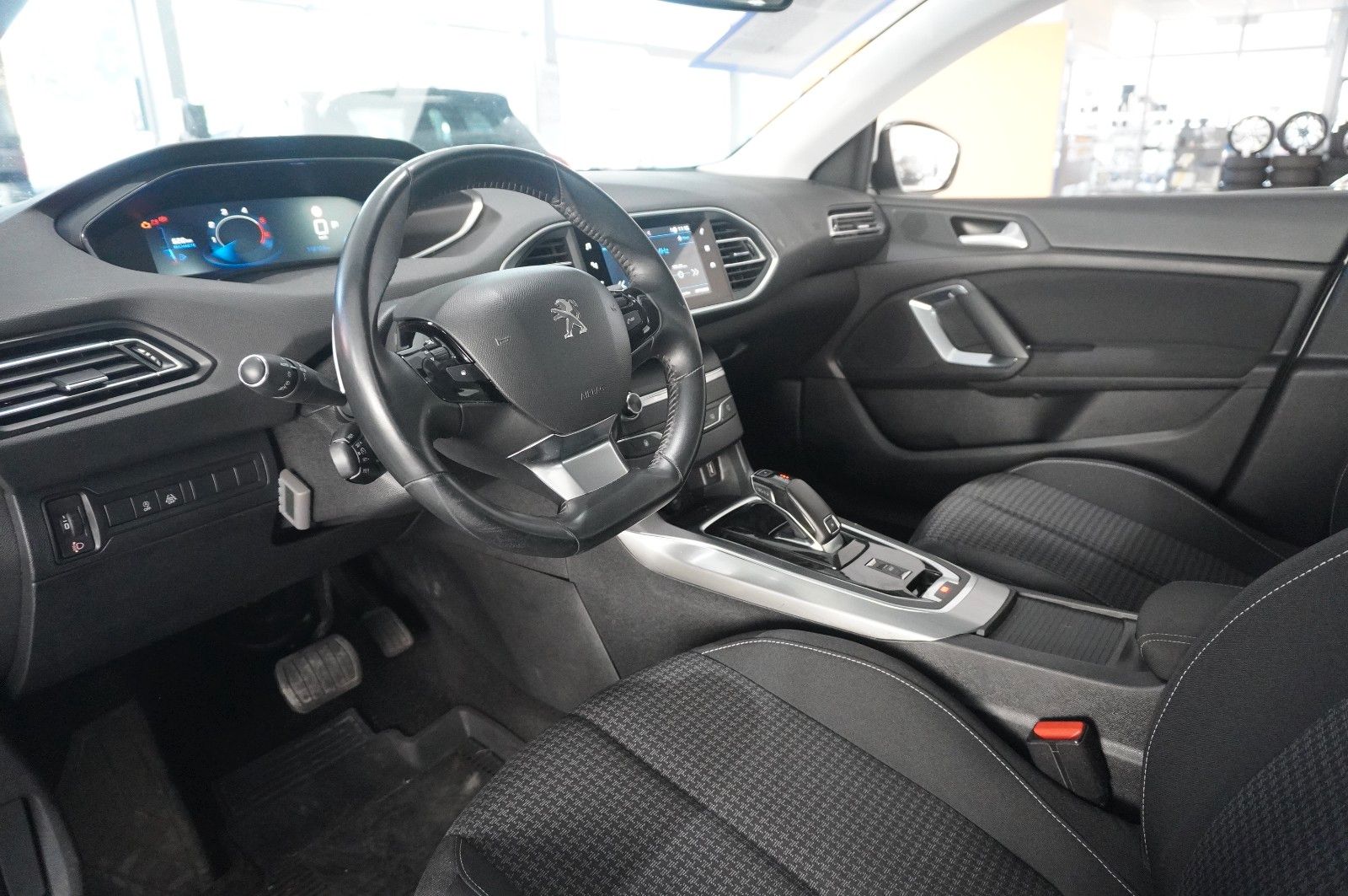 Fahrzeugabbildung Peugeot 308 SW 1.5D ACTIVE PACK NAVI/LED/VIRTU./SHZ/DAB+