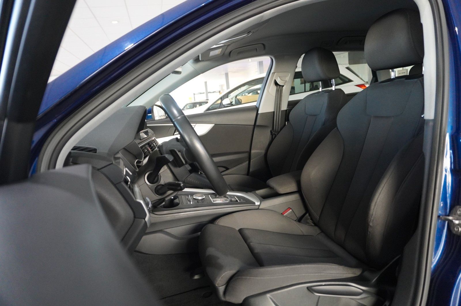 Fahrzeugabbildung Audi A4 Avant 2.0 TFSI SPORT ULTRA NAVI/LED/SHZ/AHK