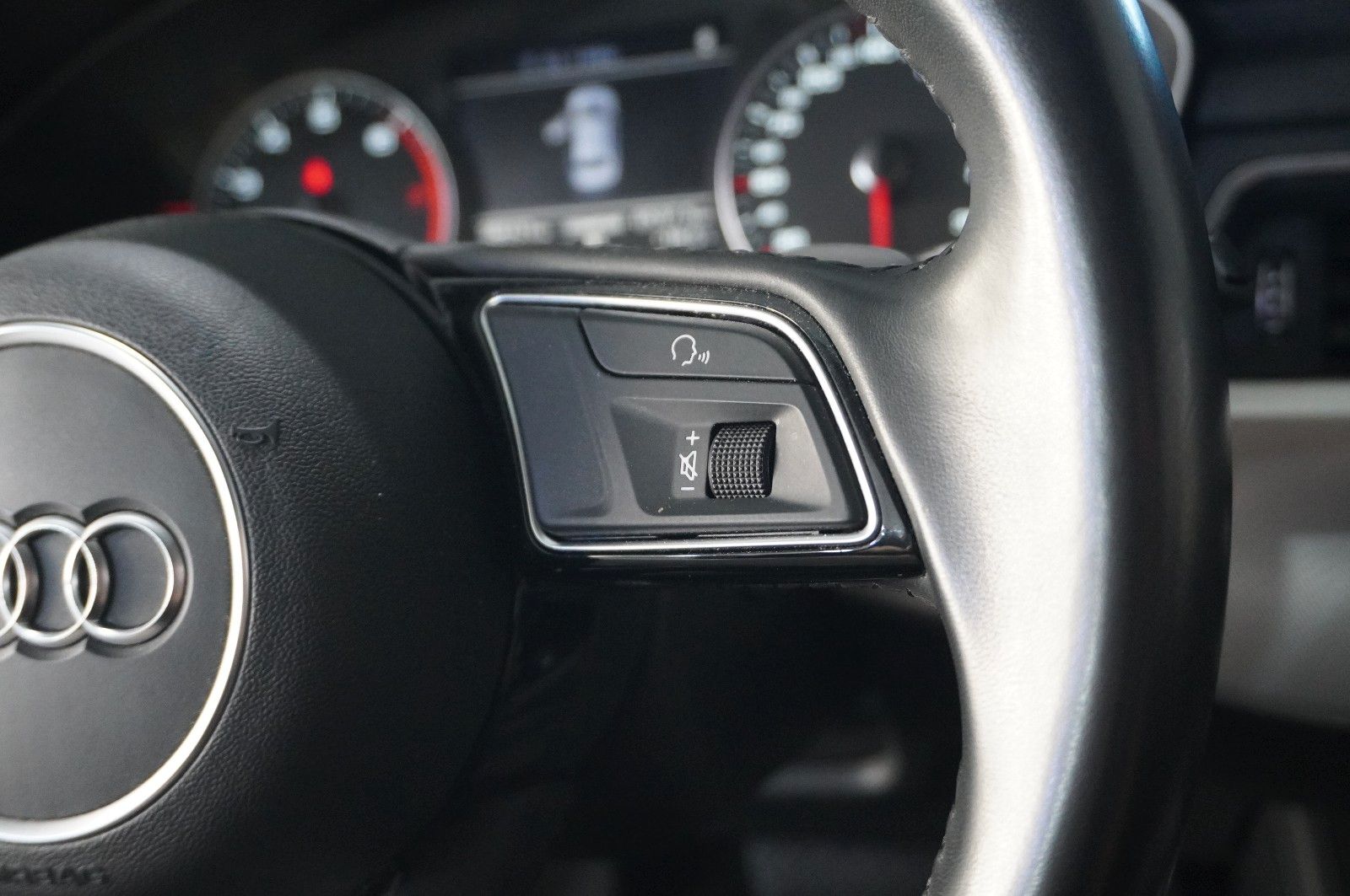 Fahrzeugabbildung Audi A4 Avant 2.0 TFSI SPORT ULTRA NAVI/LED/SHZ/AHK