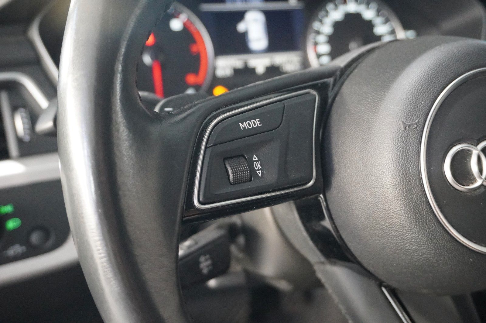 Fahrzeugabbildung Audi A4 Avant 2.0 TFSI SPORT ULTRA NAVI/LED/SHZ/AHK