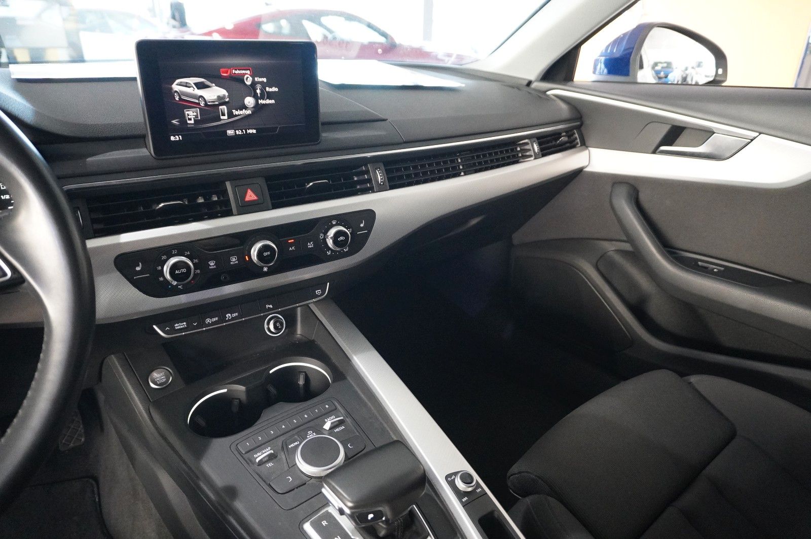 Fahrzeugabbildung Audi A4 Avant 2.0 TFSI SPORT ULTRA NAVI/LED/SHZ/AHK