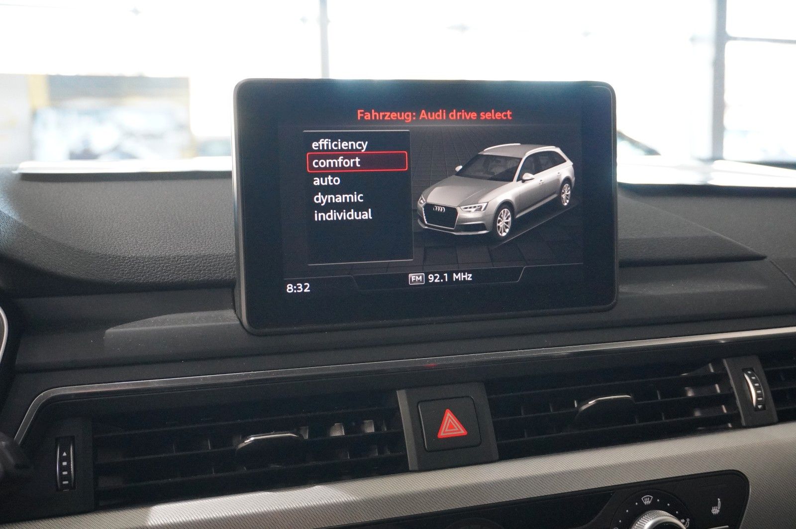 Fahrzeugabbildung Audi A4 Avant 2.0 TFSI SPORT ULTRA NAVI/LED/SHZ/AHK