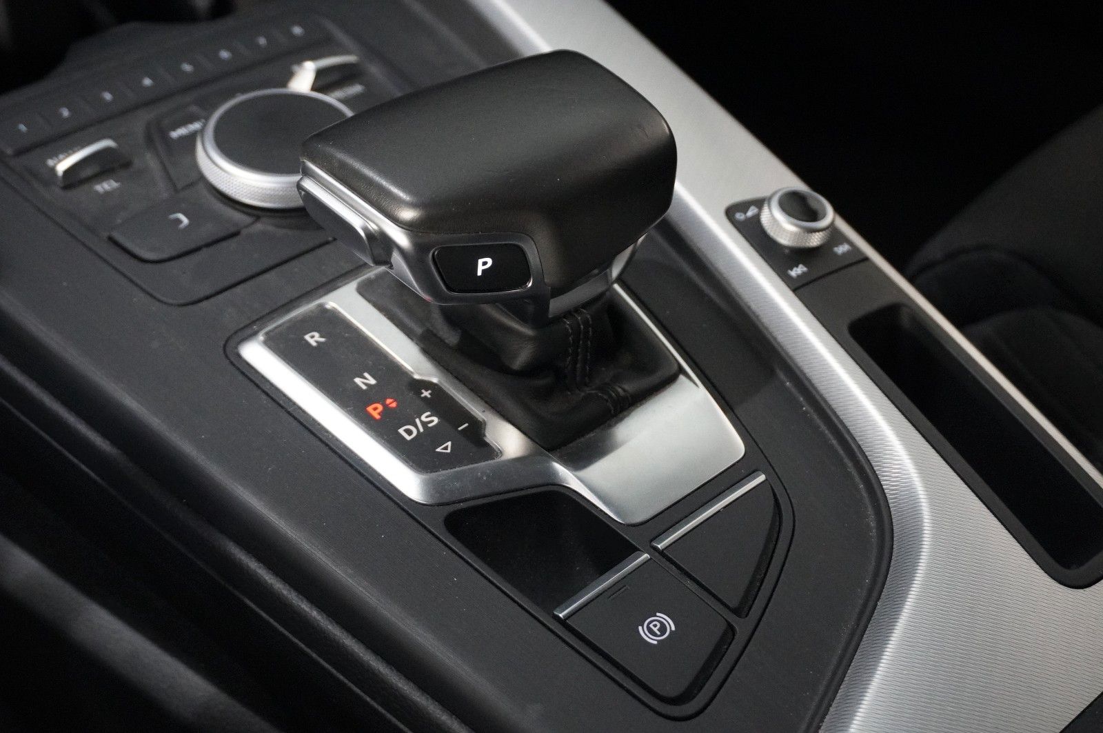 Fahrzeugabbildung Audi A4 Avant 2.0 TFSI SPORT ULTRA NAVI/LED/SHZ/AHK