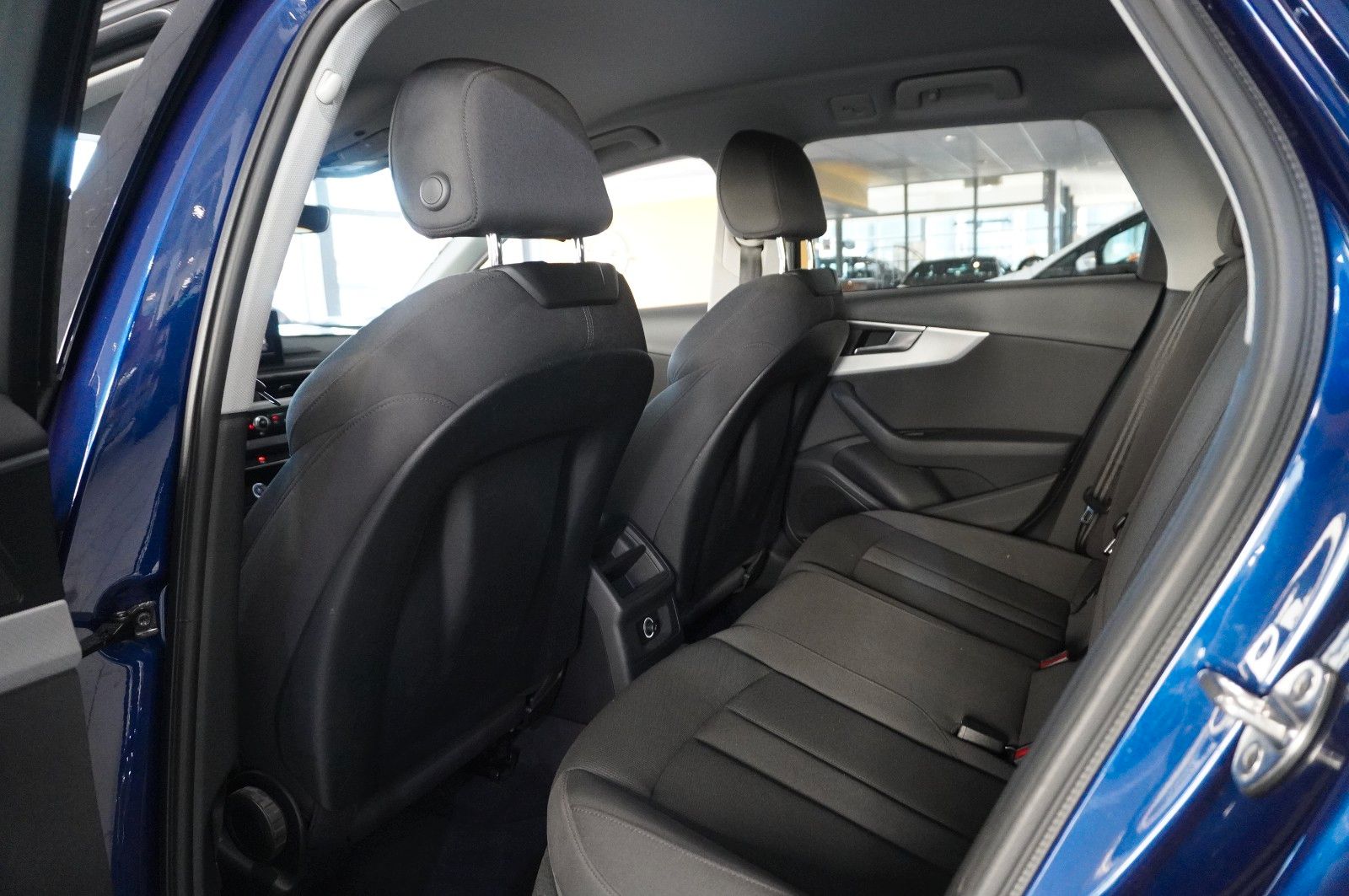 Fahrzeugabbildung Audi A4 Avant 2.0 TFSI SPORT ULTRA NAVI/LED/SHZ/AHK