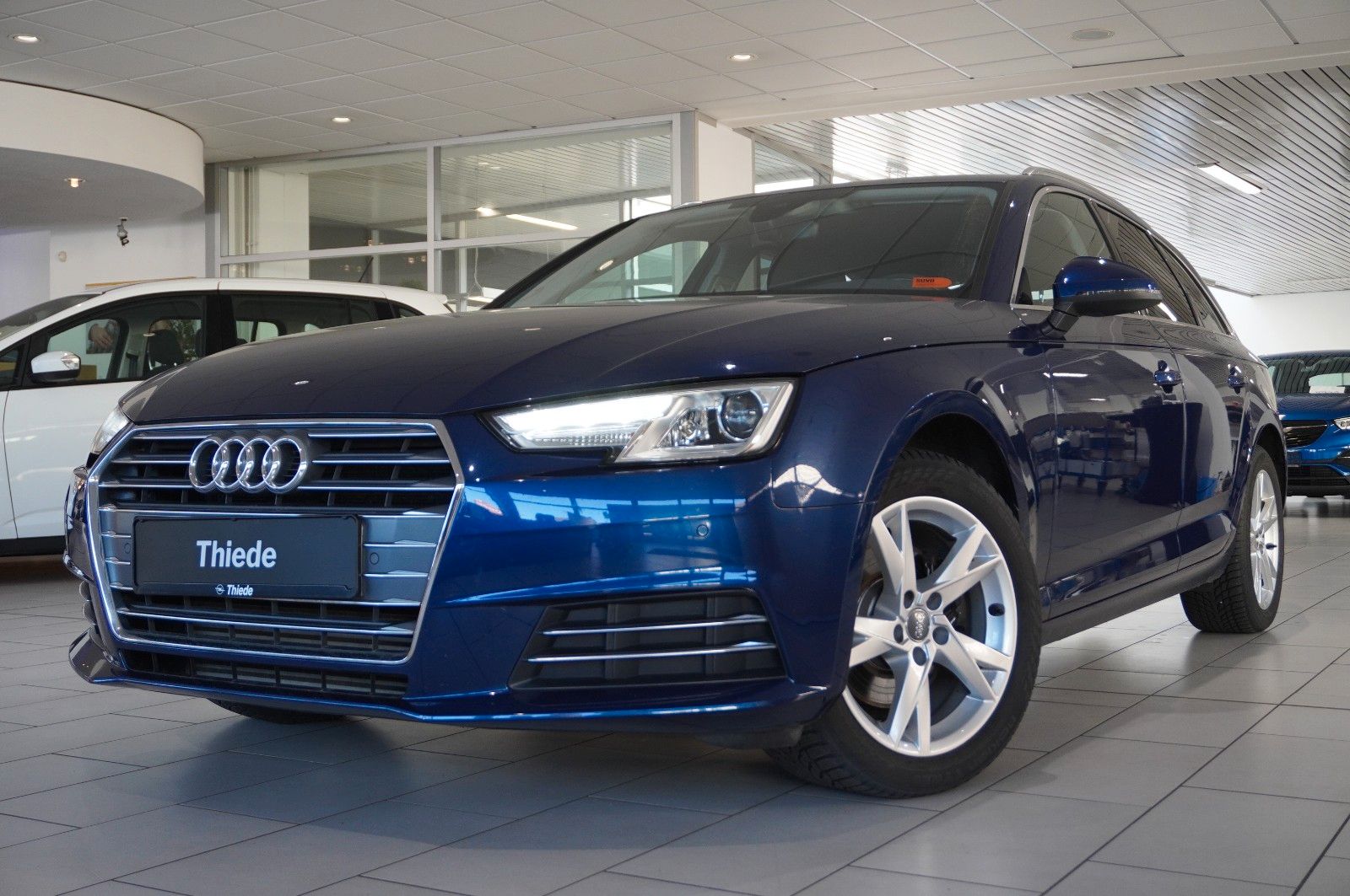 Fahrzeugabbildung Audi A4 Avant 2.0 TFSI SPORT ULTRA NAVI/LED/SHZ/AHK