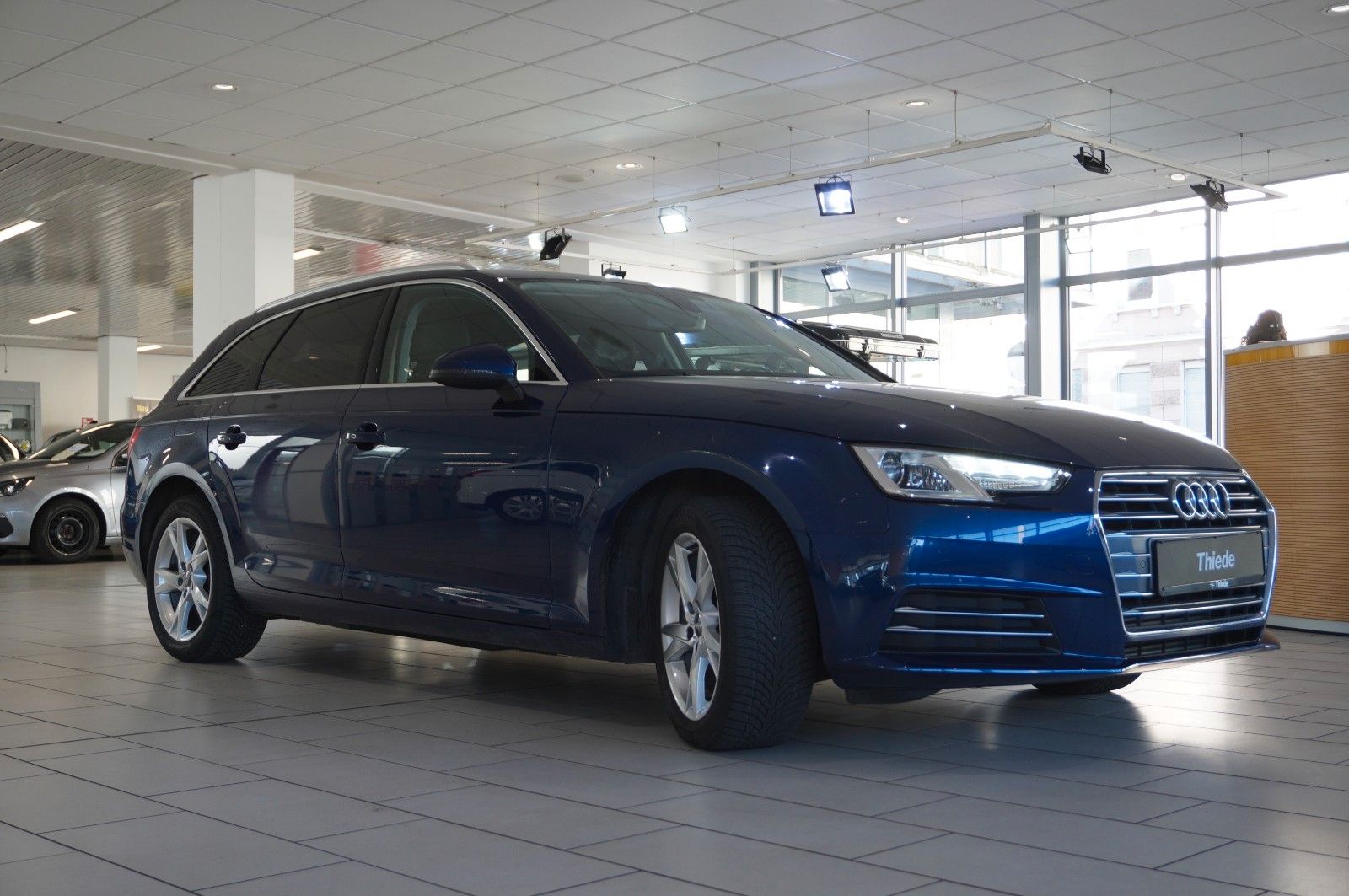Fahrzeugabbildung Audi A4 Avant 2.0 TFSI SPORT ULTRA NAVI/LED/SHZ/AHK