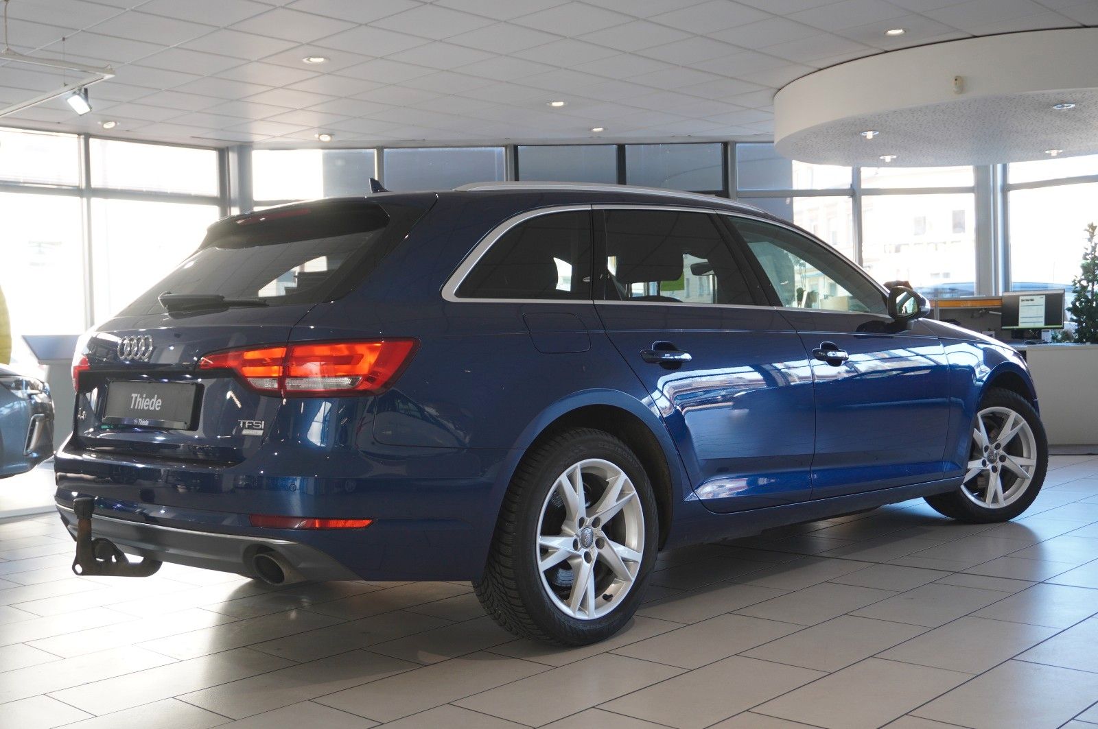 Fahrzeugabbildung Audi A4 Avant 2.0 TFSI SPORT ULTRA NAVI/LED/SHZ/AHK