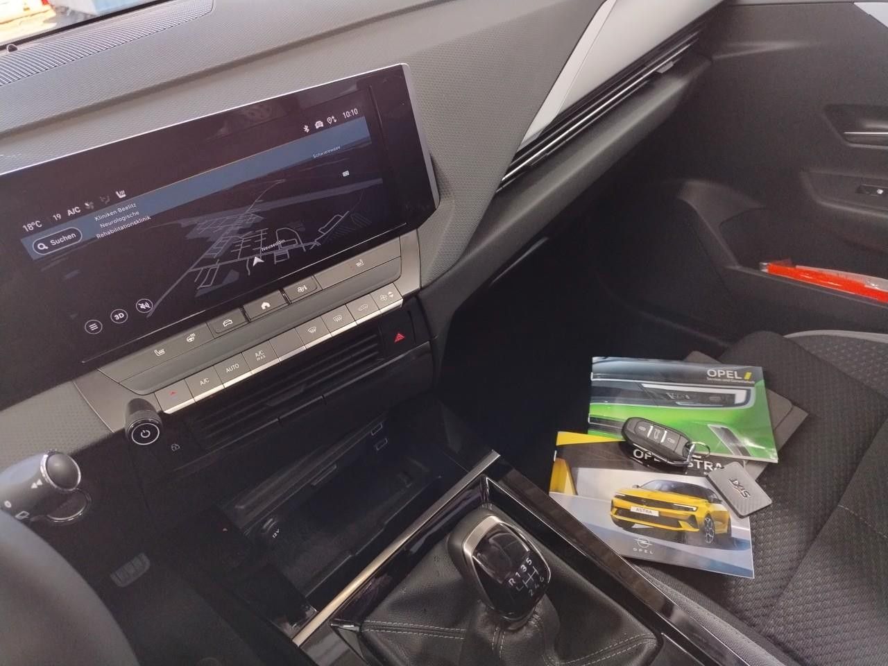 Fahrzeugabbildung Opel Astra L ST 1.2T  LED/NAVI/SHZ/ALU16/KAMERA/ALLWE